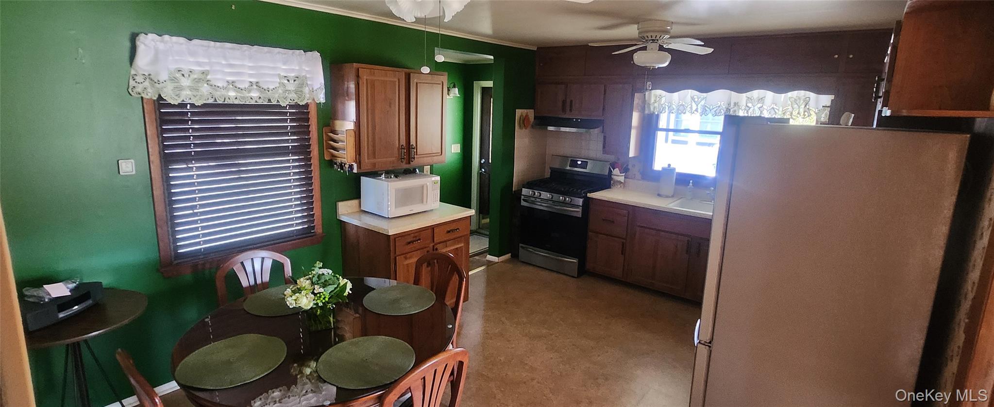 6 Bogardus Road Fishkill, NY 12524 - Photo 7 of 23 Nice size--large round table can stay