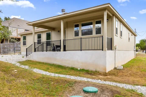 a view of yard with trees