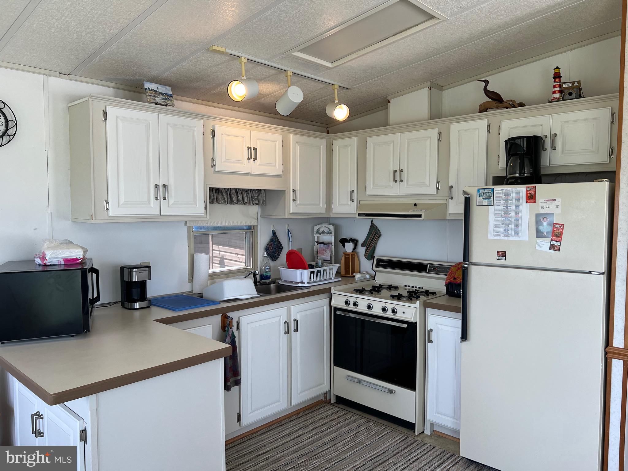 8841 Bay Ridge Drive Berlin, MD 21811 - Photo 24 of 134 Kitchen