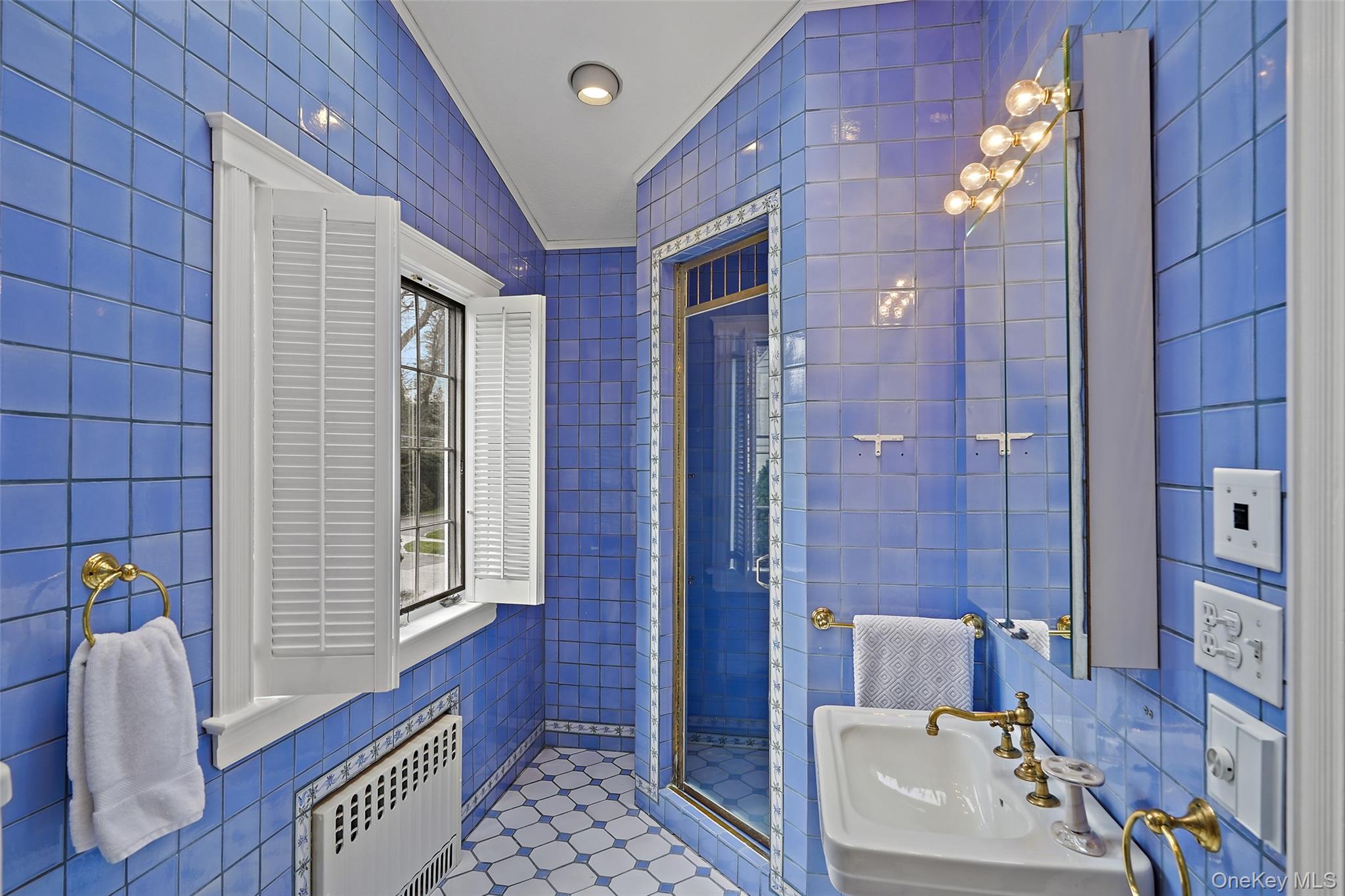 49 Moore Road Bronxville, NY 10708 - Photo 23 of 46 a bathroom with a sink a vanity and bathtub