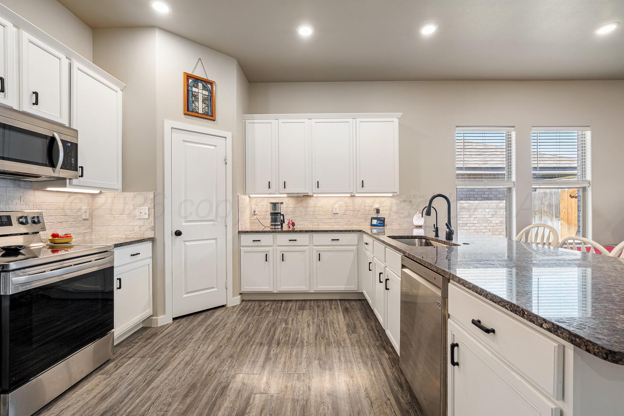1542 Lullwater Road Amarillo, TX 79118 - Photo 11 of 46 KITCHEN