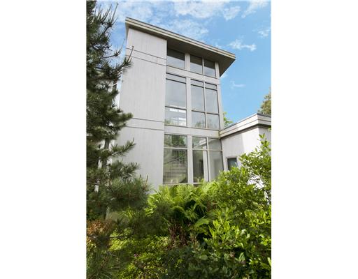 61 Quoquonset Lane Little Compton, RI 02837 - Photo 3 of 10 Exterior Front.