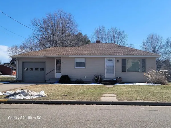 $189,900 | 411 West 8th Street, Browerville, MN 56438