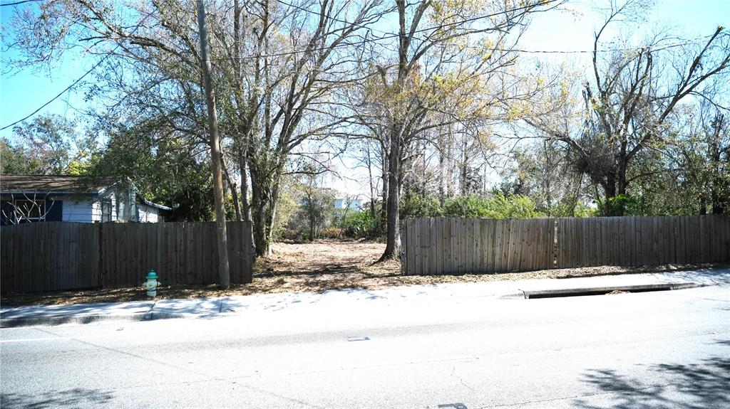 0 North Lockwood Ridge Road Sarasota, FL 34243 - Photo 2 of 7 a view of wooden fence next to a road