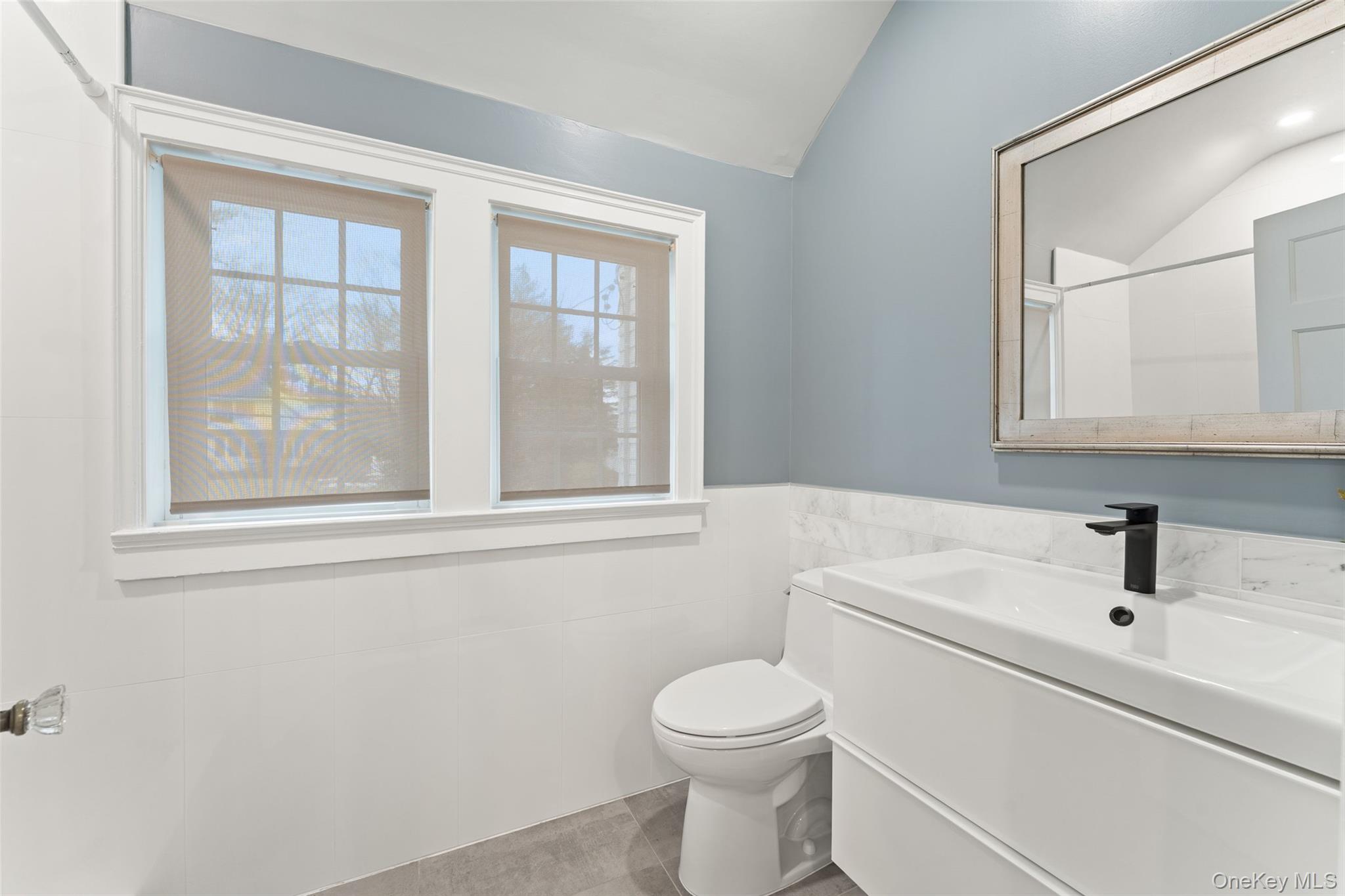 326 Heathcote Road Scarsdale, NY 10583 - Photo 22 of 40 Ensuite bathroom