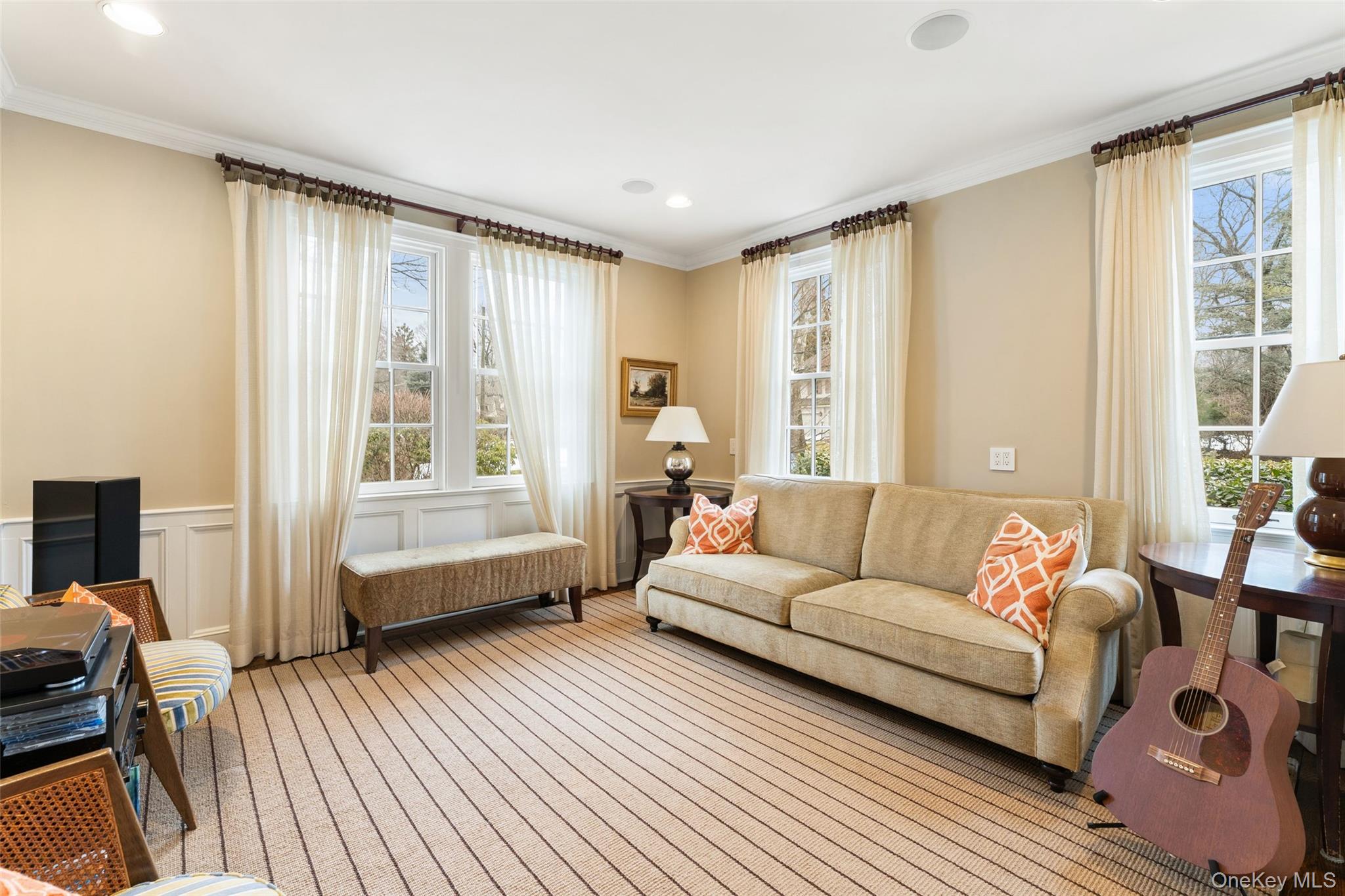 326 Heathcote Road Scarsdale, NY 10583 - Photo 3 of 40