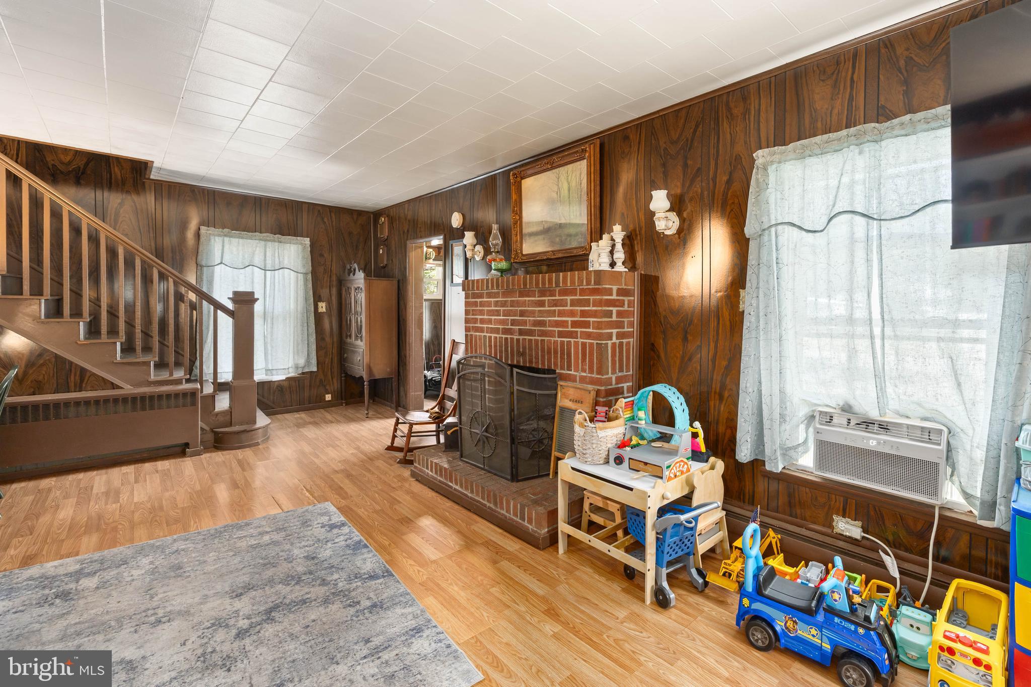 26467 Mariners Road Crisfield, MD 21817 - Photo 31 of 44 a living room with furniture and a window