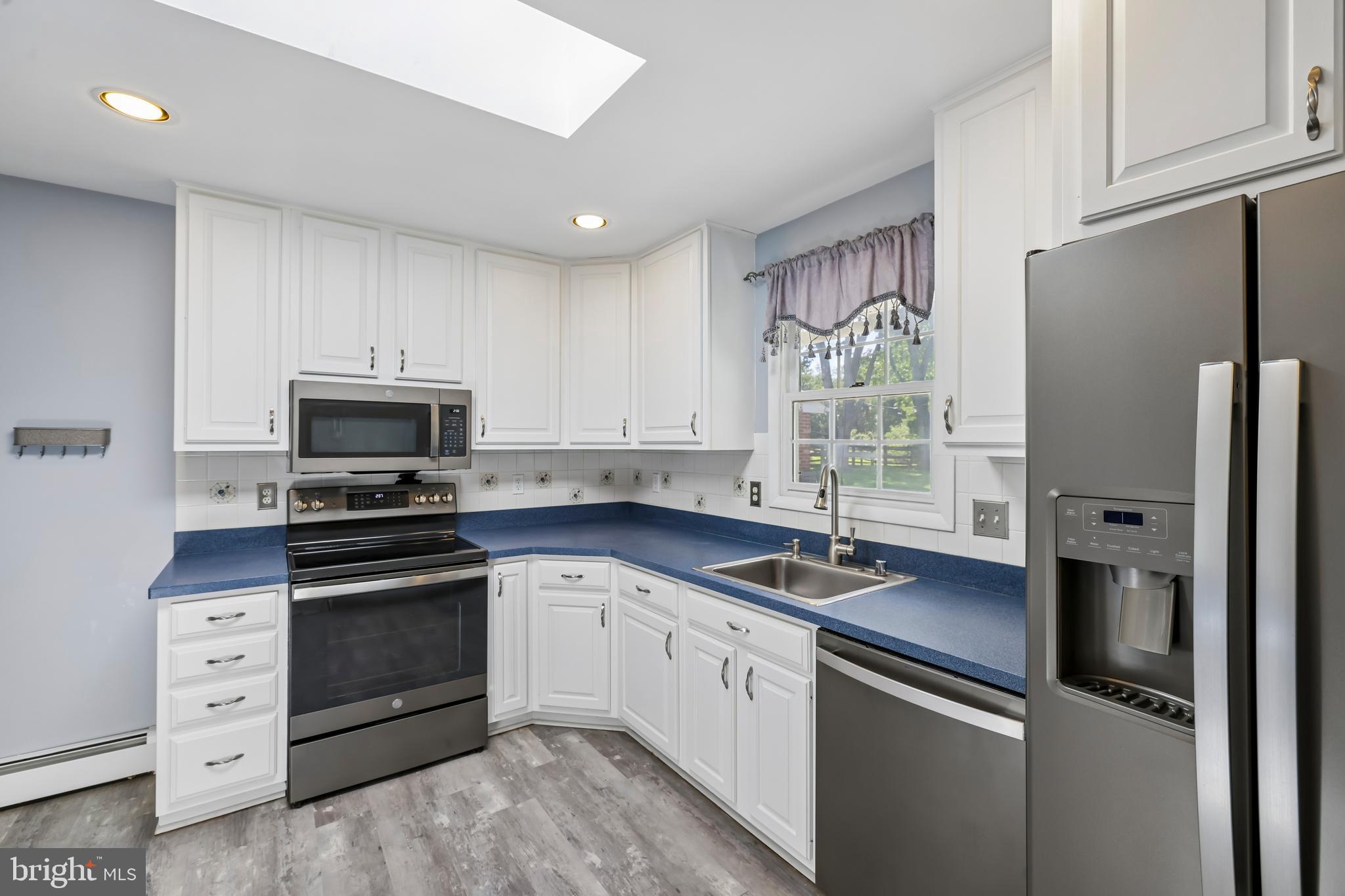 2806 Pinewick Road Ellicott City, MD 21042 - Photo 16 of 61 Kitchen