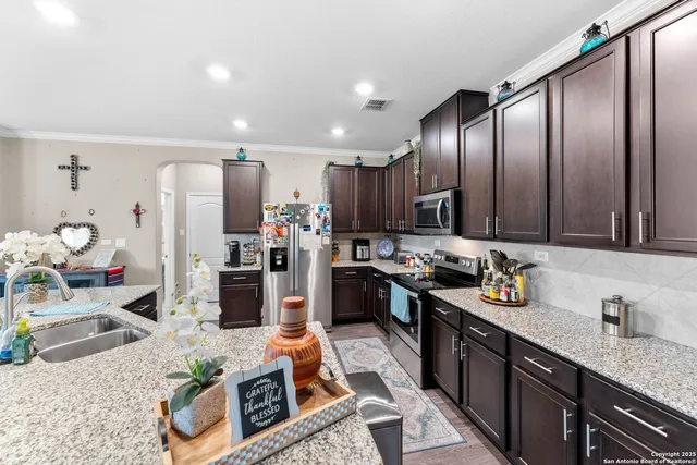 $2,600 | 5115 Escudero, San Antonio, TX 78261