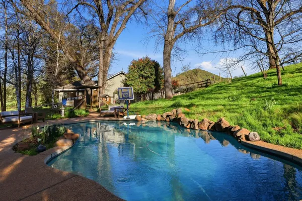 a view of a backyard with a table and chairs