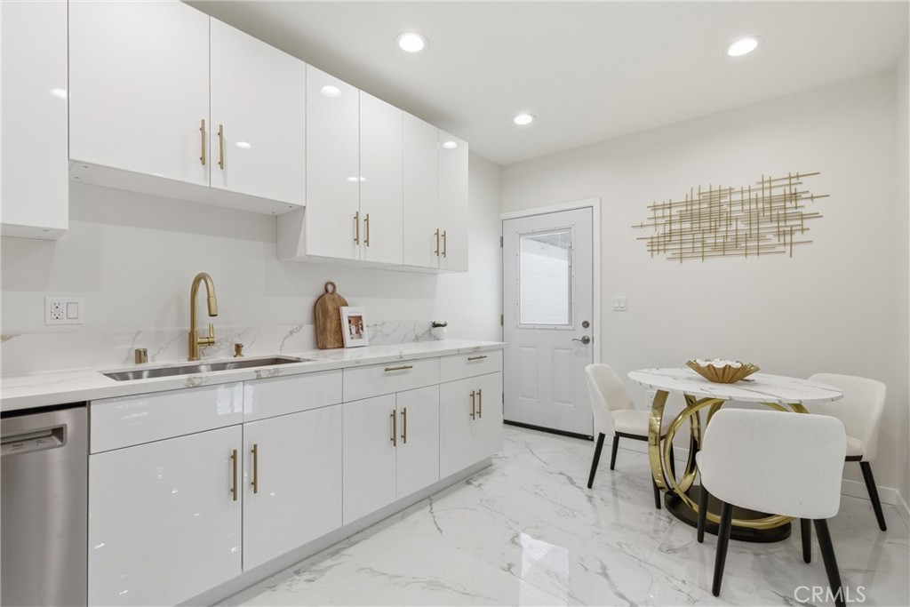 10012 Plainview Avenue Tujunga, CA 91042 - Photo 10 of 36 Kitchen