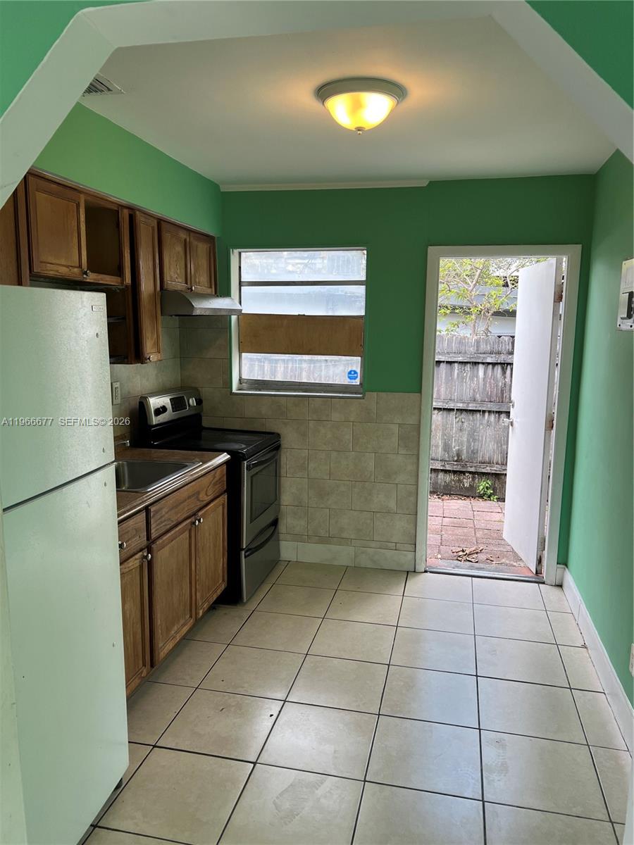 1013 Foster Road, Unit 1 Hallandale Beach, FL 33009 - Photo 2 of 13