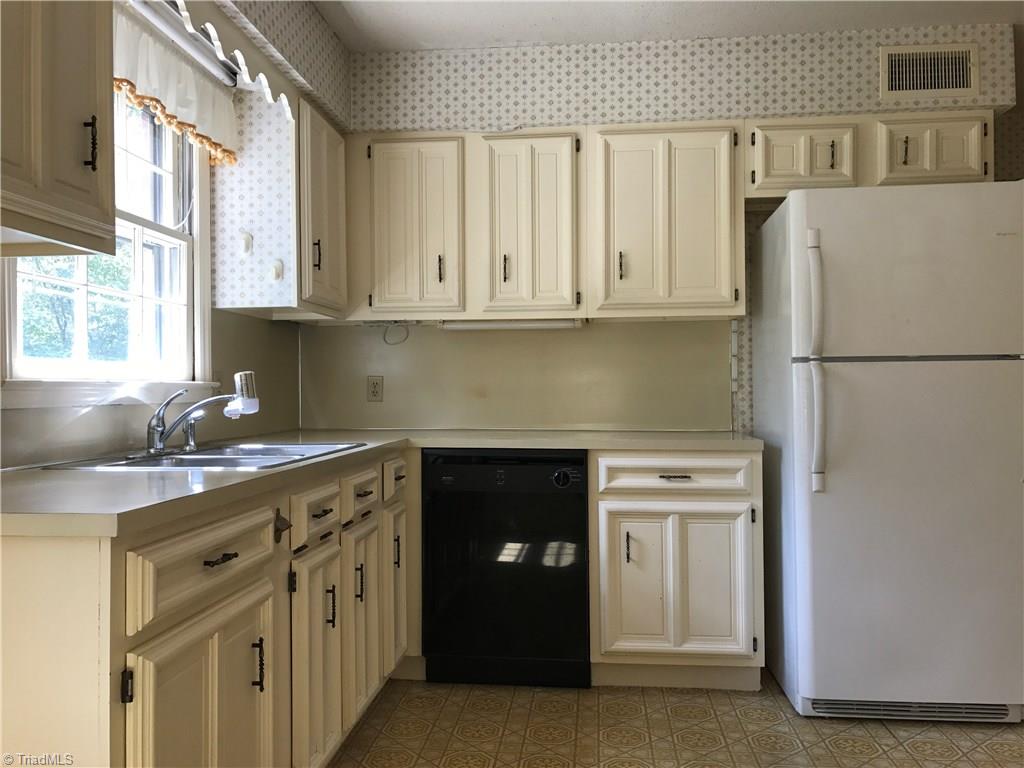 104 Royal Road Jamestown, NC 27282 - Photo 11 of 30 Gallery Image 11