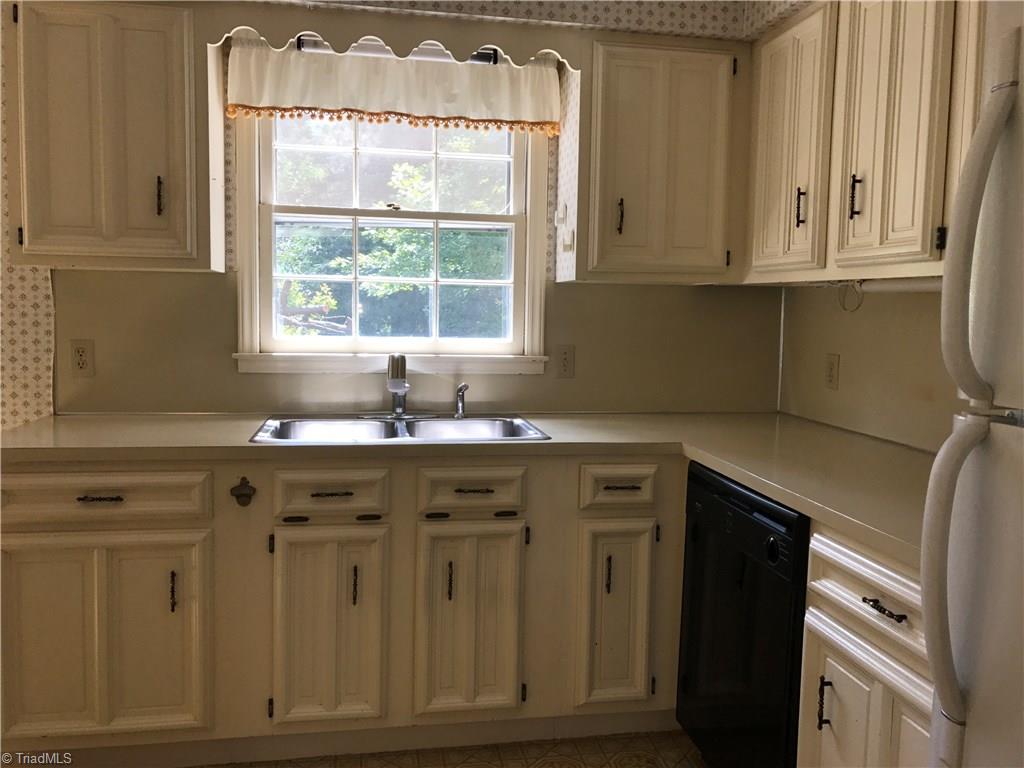 104 Royal Road Jamestown, NC 27282 - Photo 12 of 30 Gallery Image 12