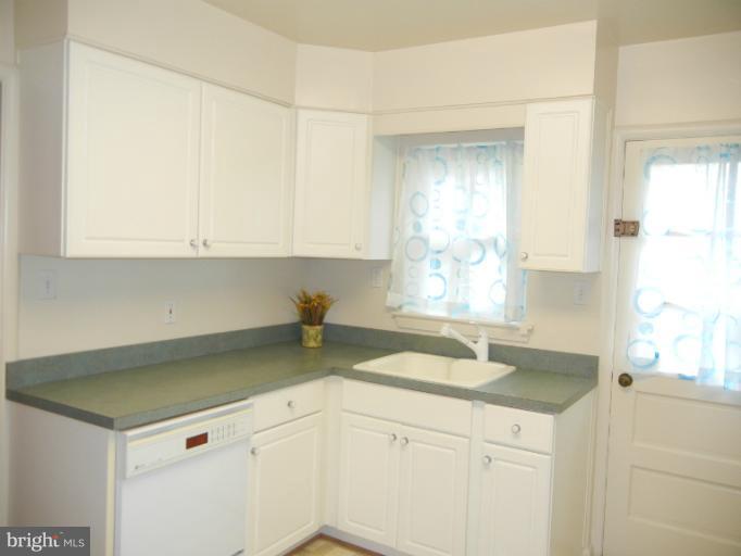 908 Tanley Road Silver Spring, MD 20904 - Photo 3 of 13 Kitchen