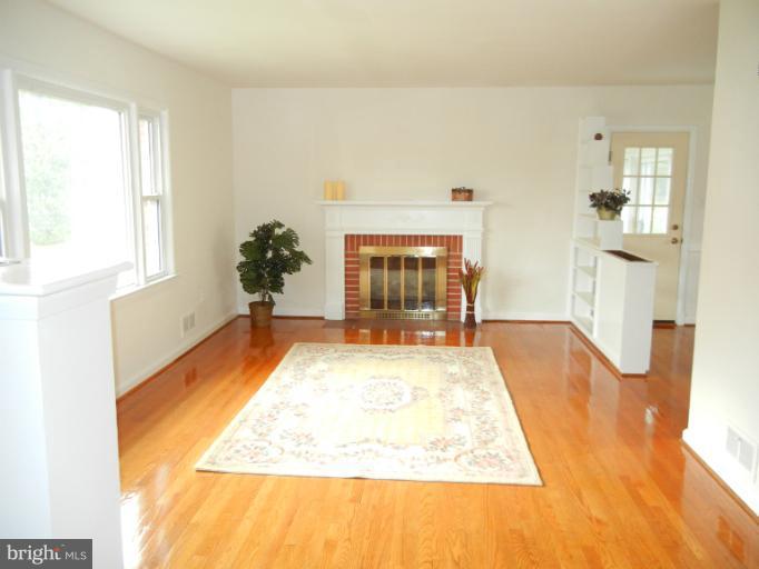 908 Tanley Road Silver Spring, MD 20904 - Photo 6 of 13 Living Room