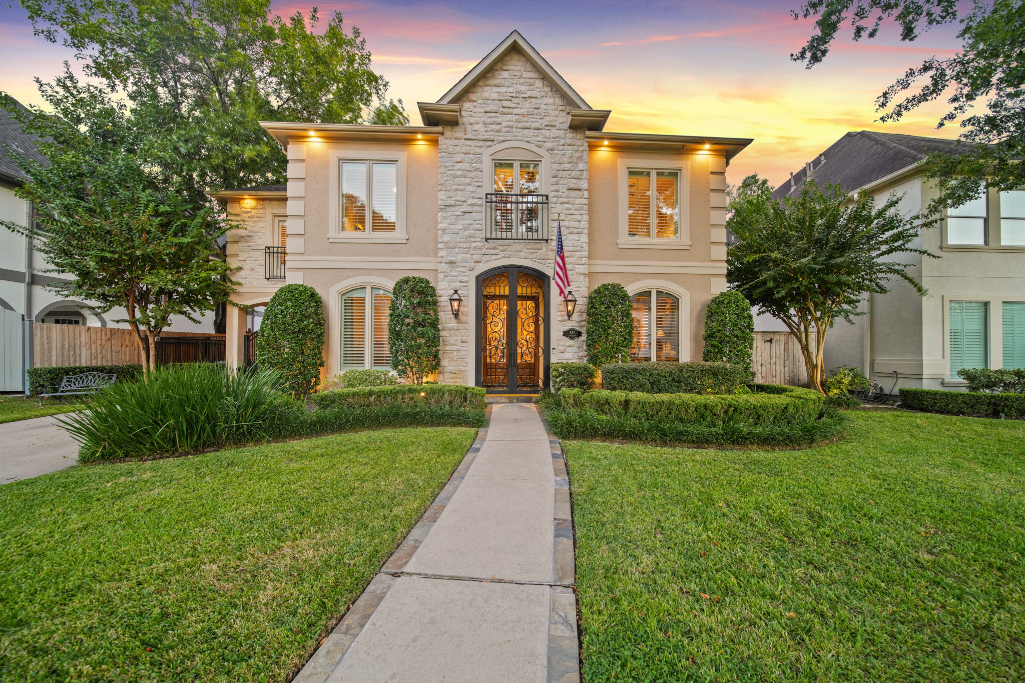 802 Anderson Street Bellaire, TX 77401 - Photo 2 of 36
