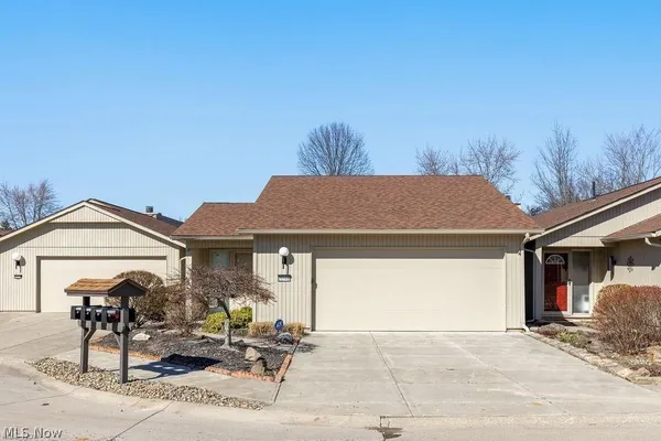 $359,900 | 22146 Meadownorth Court, Strongsville, OH 44149