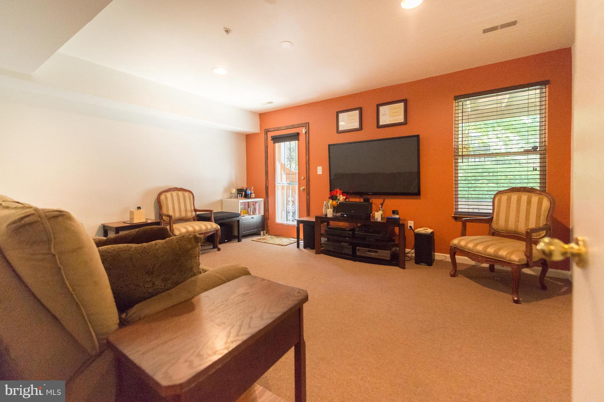 405 Chadford Road Baltimore, MD 21212 - Photo 19 of 25 Main Level Family Room that leads to the Patio