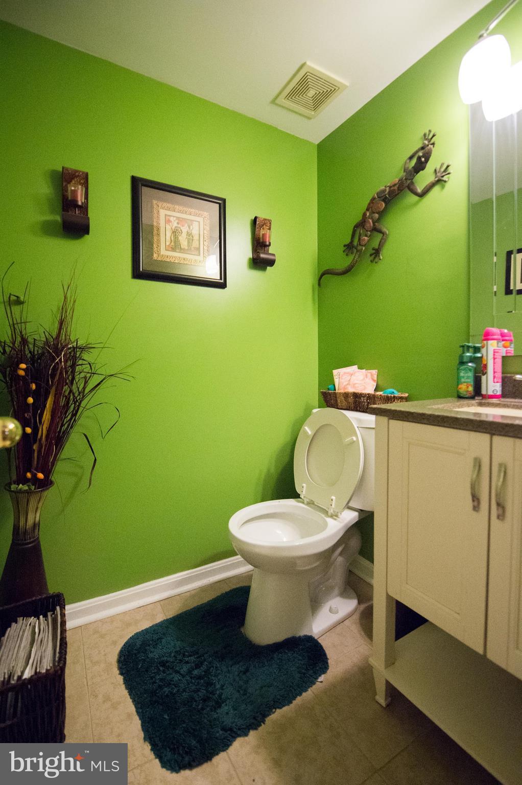 405 Chadford Road Baltimore, MD 21212 - Photo 9 of 25 Powder Room on Main Level