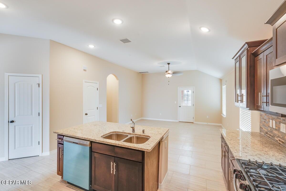 12416 Oconee Place Clint, TX 79836 - Photo 20 of 35 20230524225101622695000000-o