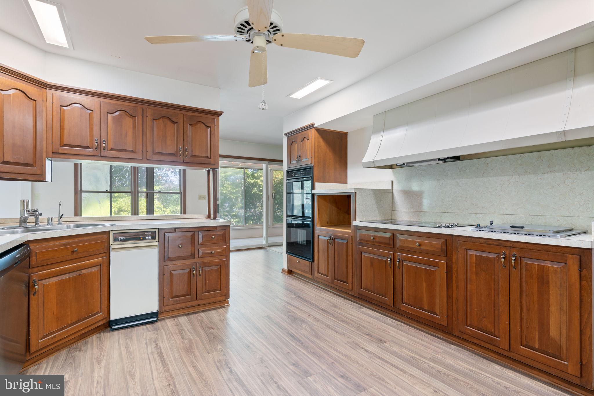 44742 Three Coves Road Hollywood, MD 20636 - Photo 22 of 89 Large Kitchen