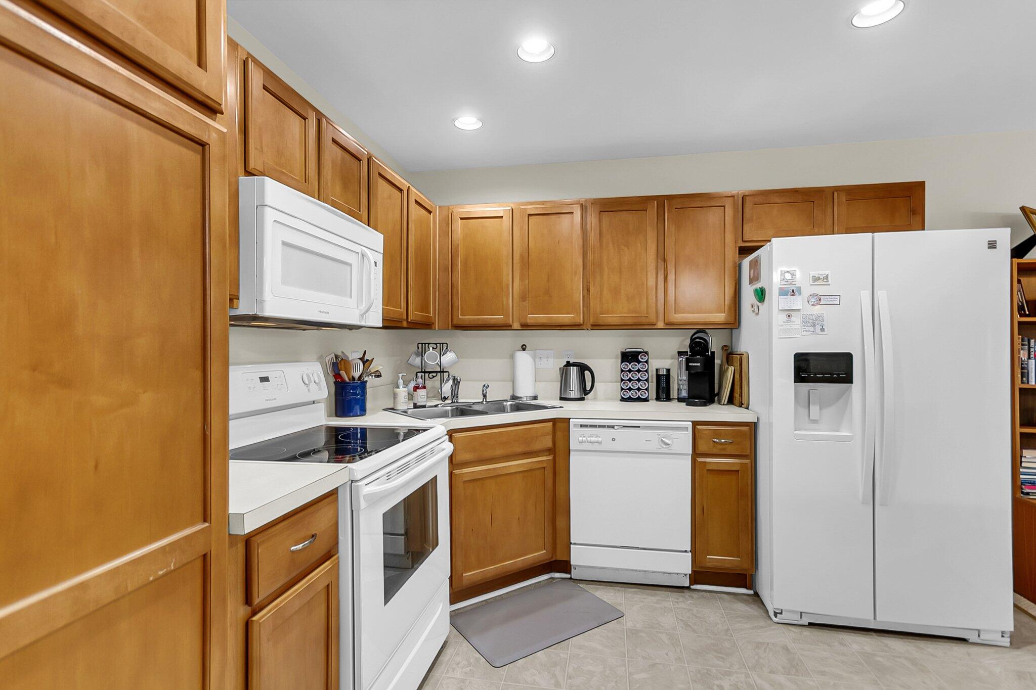 303 Pine Bluff Drive Summerville, SC 29483 - Photo 8 of 34 CREM - 303 Pine Bluff-18