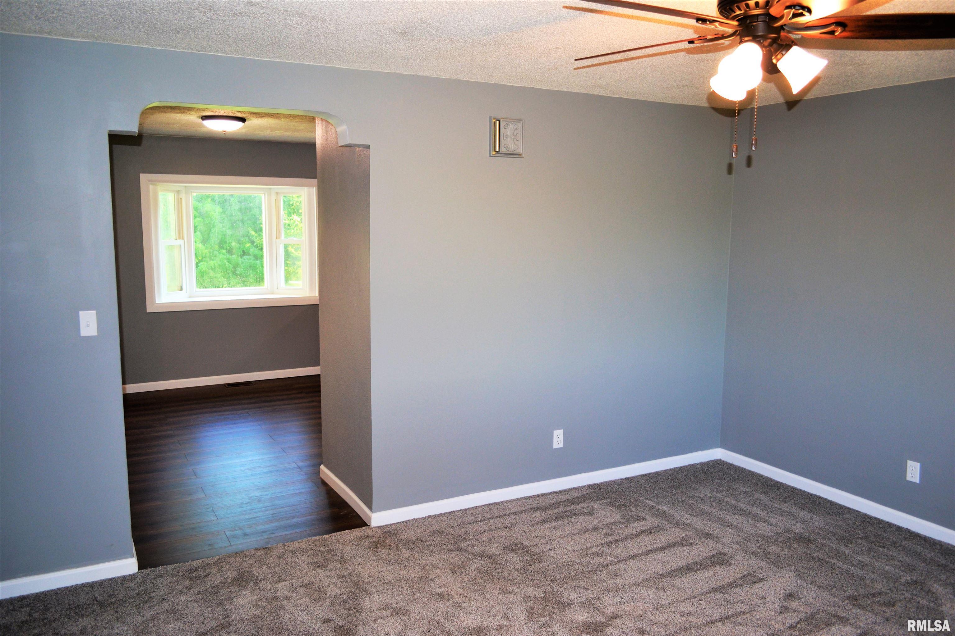 1391 Merritt Road Jacksonville, IL 62650 - Photo 4 of 31