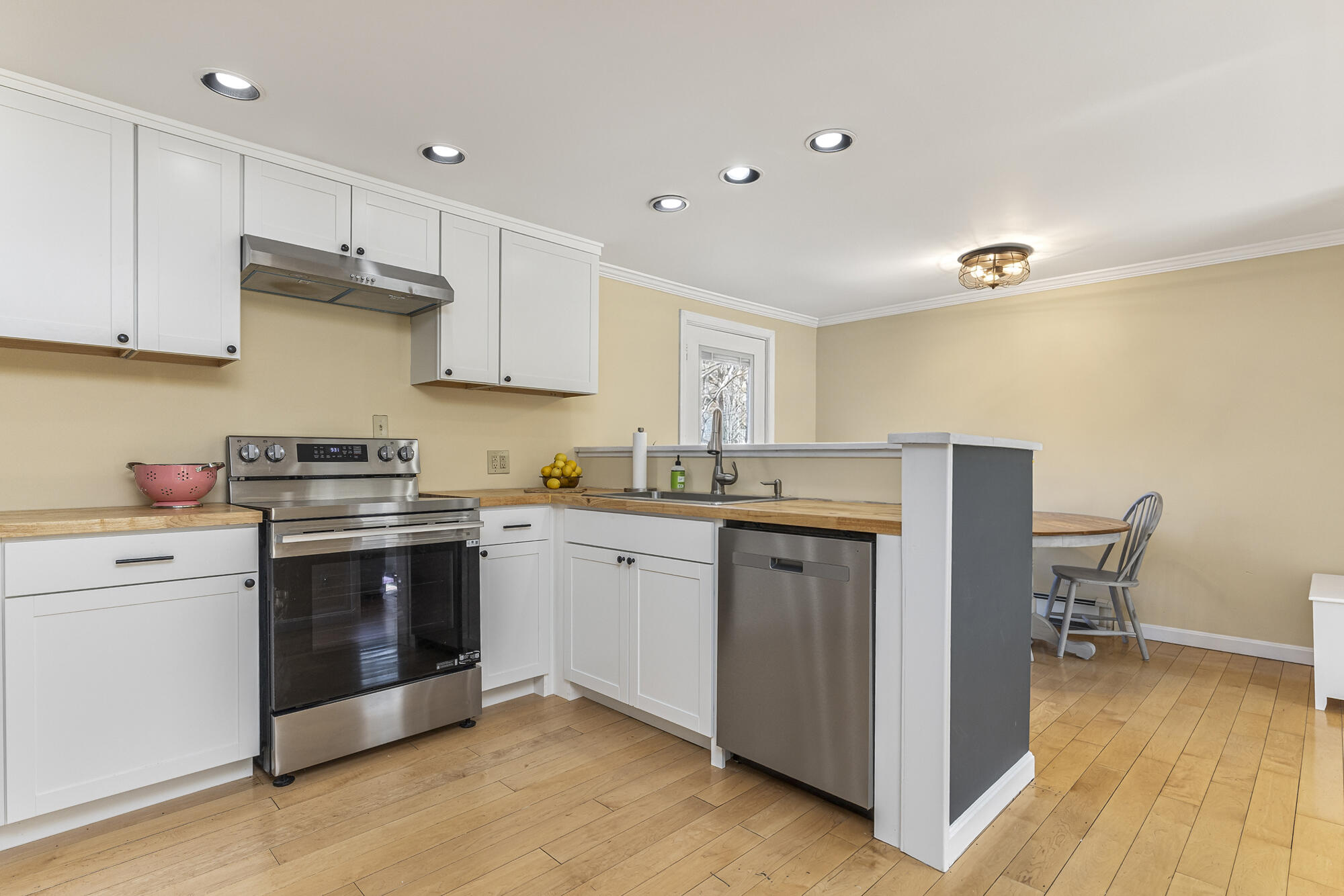 411 Shaker Road Gray, ME 04039 - Photo 11 of 37 411 Shaker Rd_W5_10