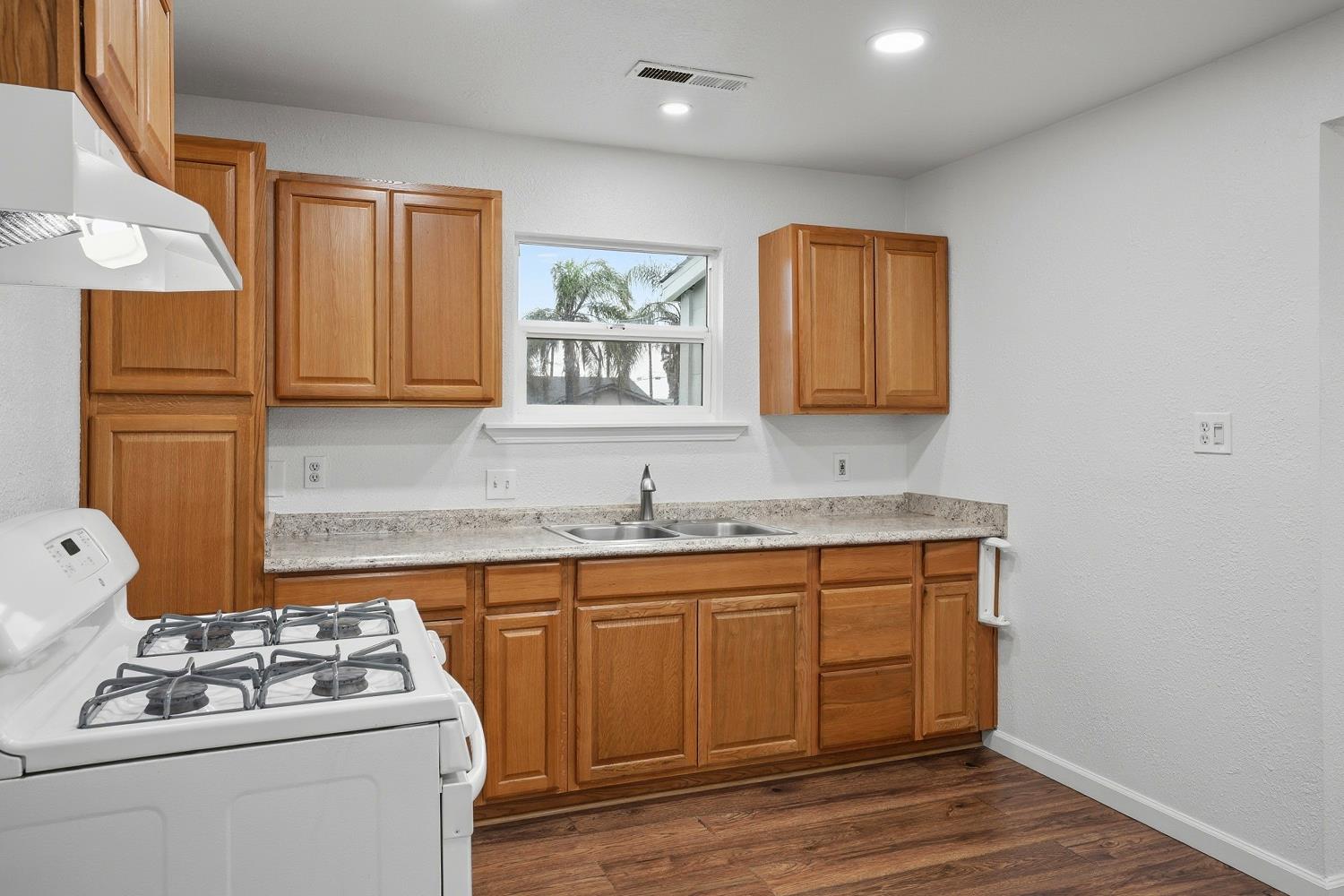 2410 East Gerard Avenue Merced, CA 95341 - Photo 13 of 42