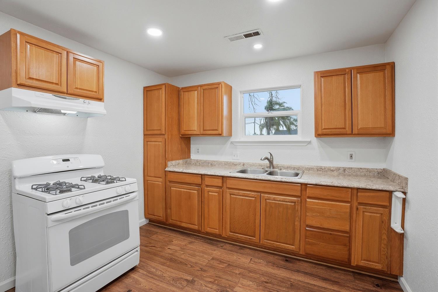2410 East Gerard Avenue Merced, CA 95341 - Photo 9 of 42