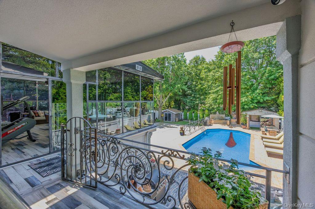 2696 Clubhouse Road Merrick, NY 11566 - Photo 33 of 38