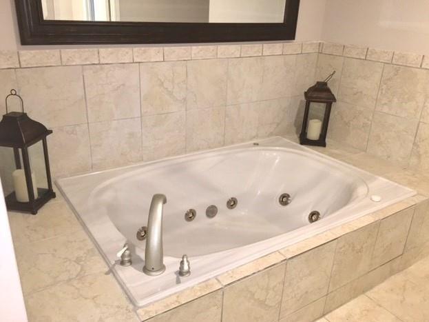 316 Lower Simmons Road Macon, GA 31220 - Photo 13 of 34 a bathroom with a tub