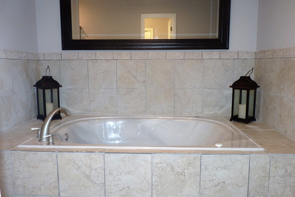 316 Lower Simmons Road Macon, GA 31220 - Photo 14 of 34 a white bath tub sitting next to a window