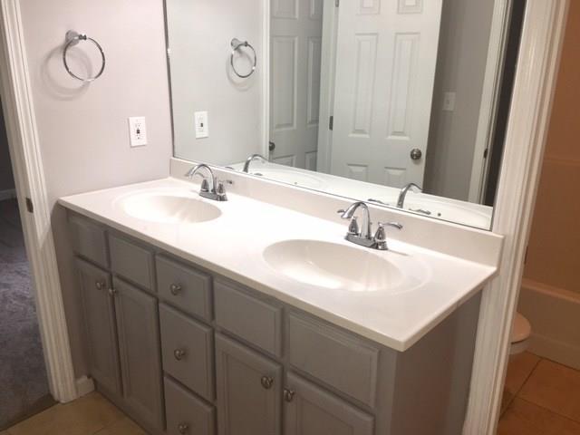 316 Lower Simmons Road Macon, GA 31220 - Photo 21 of 34 a bathroom with double sink and a mirror