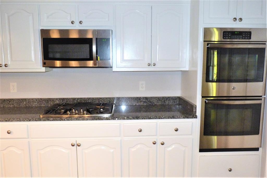 316 Lower Simmons Road Macon, GA 31220 - Photo 10 of 34 a kitchen with stainless steel appliances granite countertop a stove microwave and refrigerator