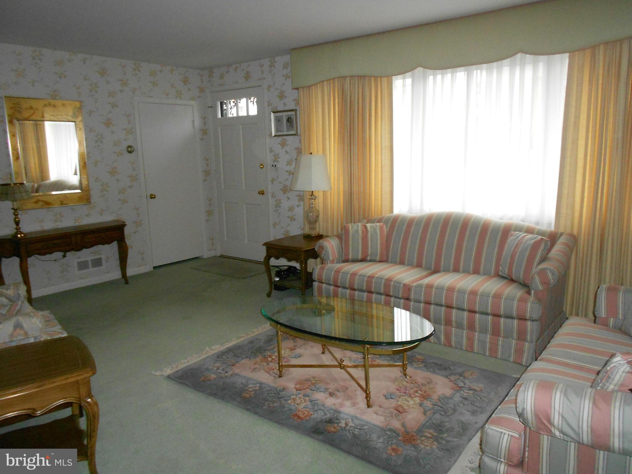 111 Ridgefield Road Lutherville-Timonium, MD 21093 - Photo 3 of 30 Living Room