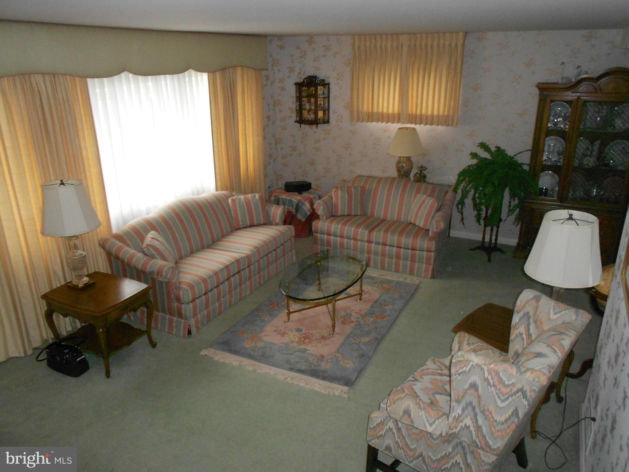 111 Ridgefield Road Lutherville-Timonium, MD 21093 - Photo 4 of 30 Living Room