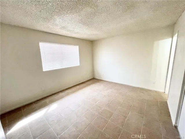 $1,800 | 16214 Juniper Street, Unit 1A, Hesperia, CA 92345