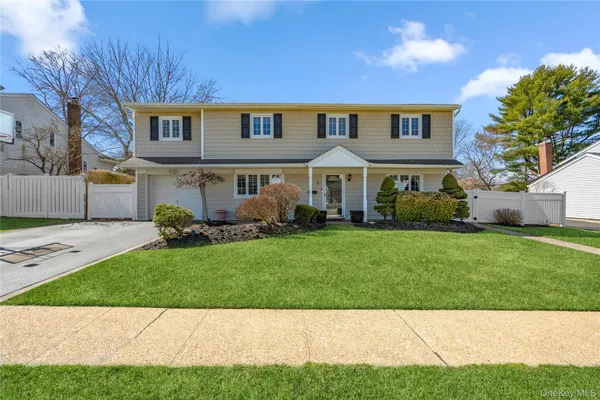 $1,190,000 | 5 Martin Lane, Old Bethpage, NY 11804
