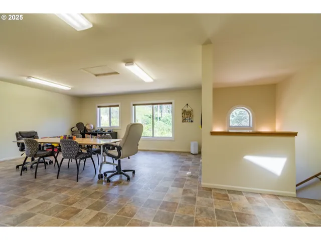 $785,000 | 15755 Highway 36, Deadwood, OR 97430