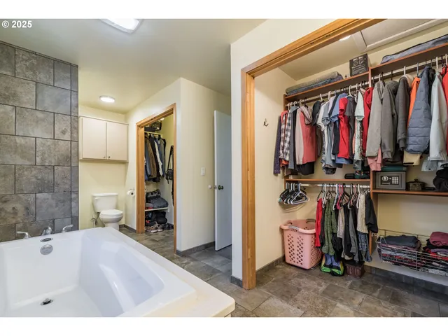 $785,000 | 15755 Highway 36, Deadwood, OR 97430