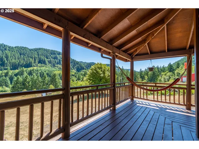 $785,000 | 15755 Highway 36, Deadwood, OR 97430