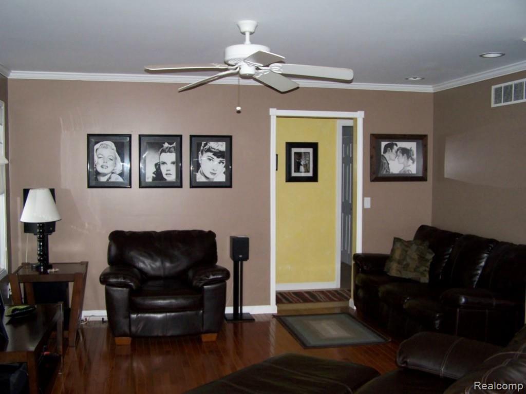 3840 Brace Road Fort Gratiot, MI 48059 - Photo 6 of 32 100_8147 (Medium).jpg