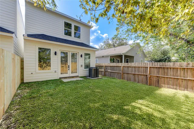 $2,500 | 3639 Rebecca Street, Unit D, Houston, TX 77021