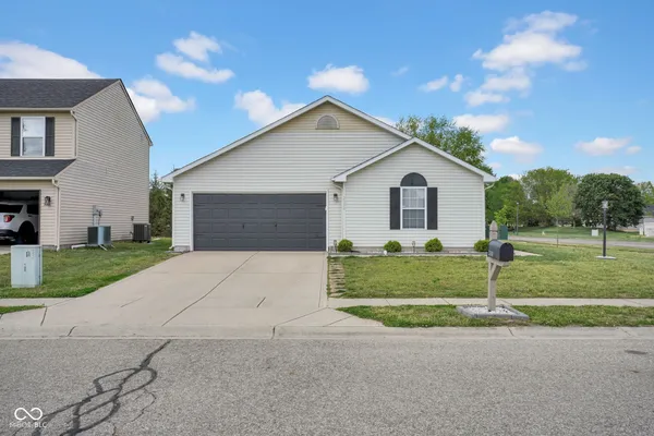 $289,900 | 2330 Lakecrest Drive, Columbus, IN 47201