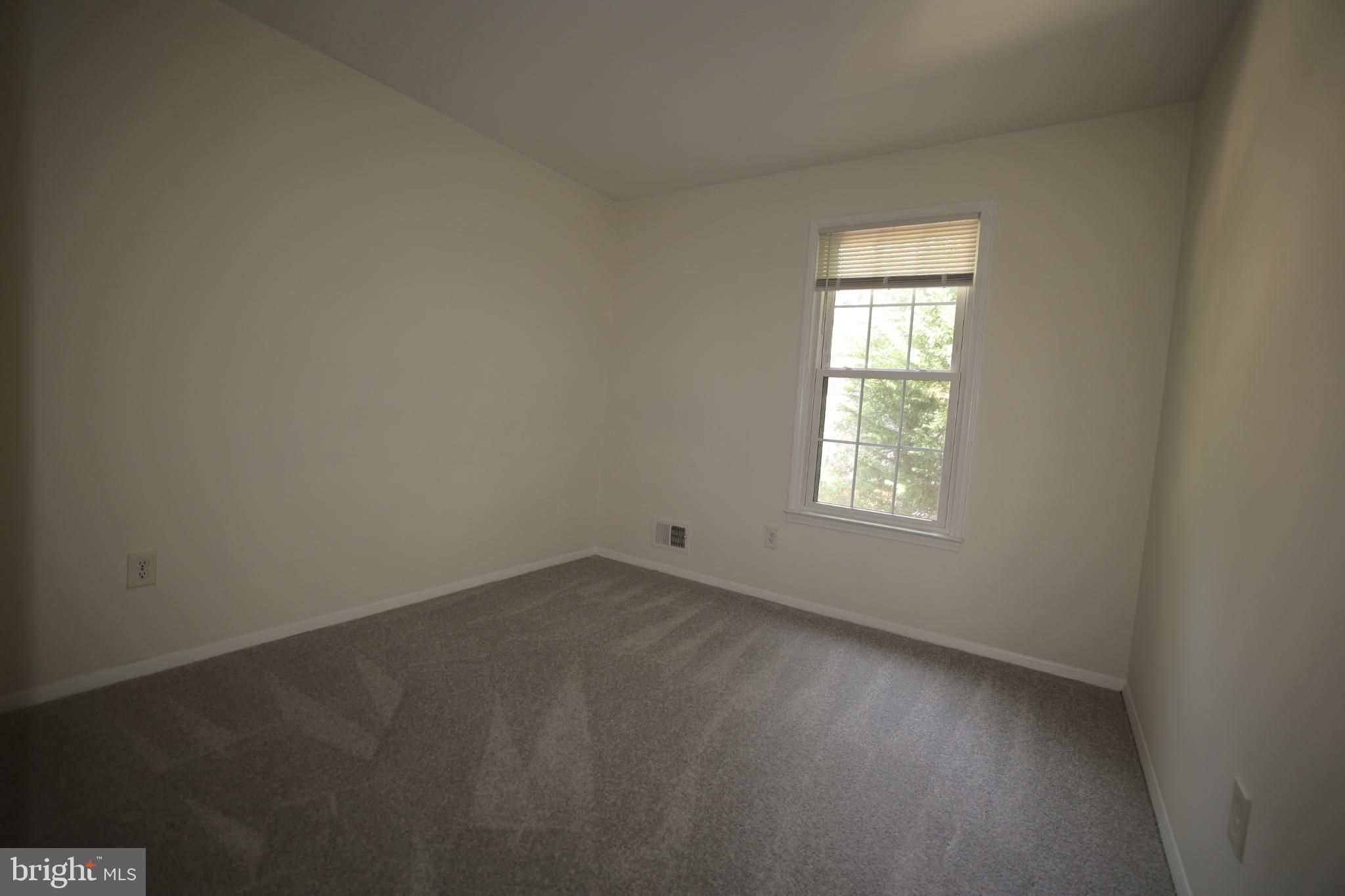2400 Ansdel Court Reston, VA 20191 - Photo 11 of 19 Bright and airy blank canvas room.