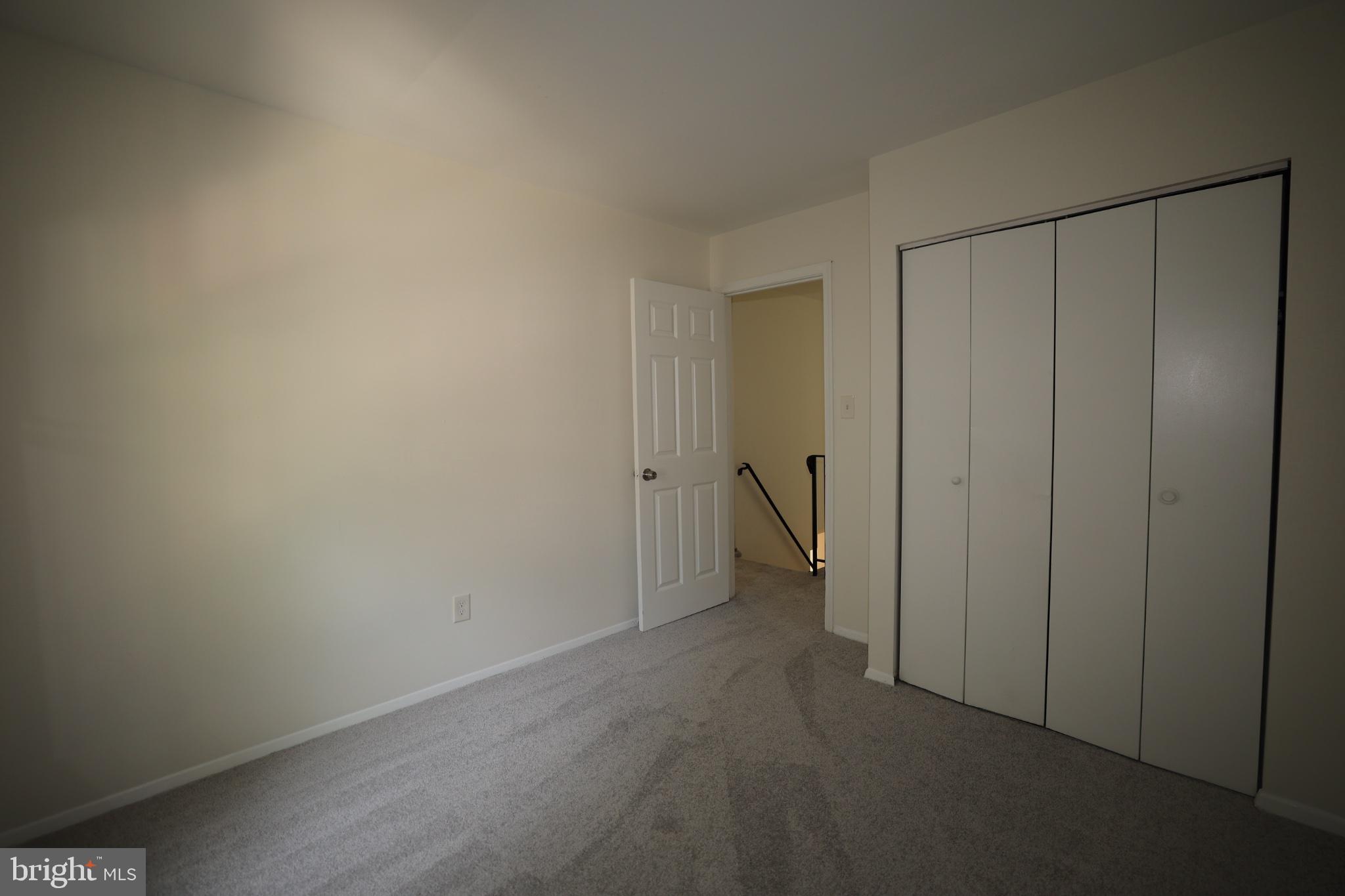 2400 Ansdel Court Reston, VA 20191 - Photo 16 of 19 Spacious room with inviting light.