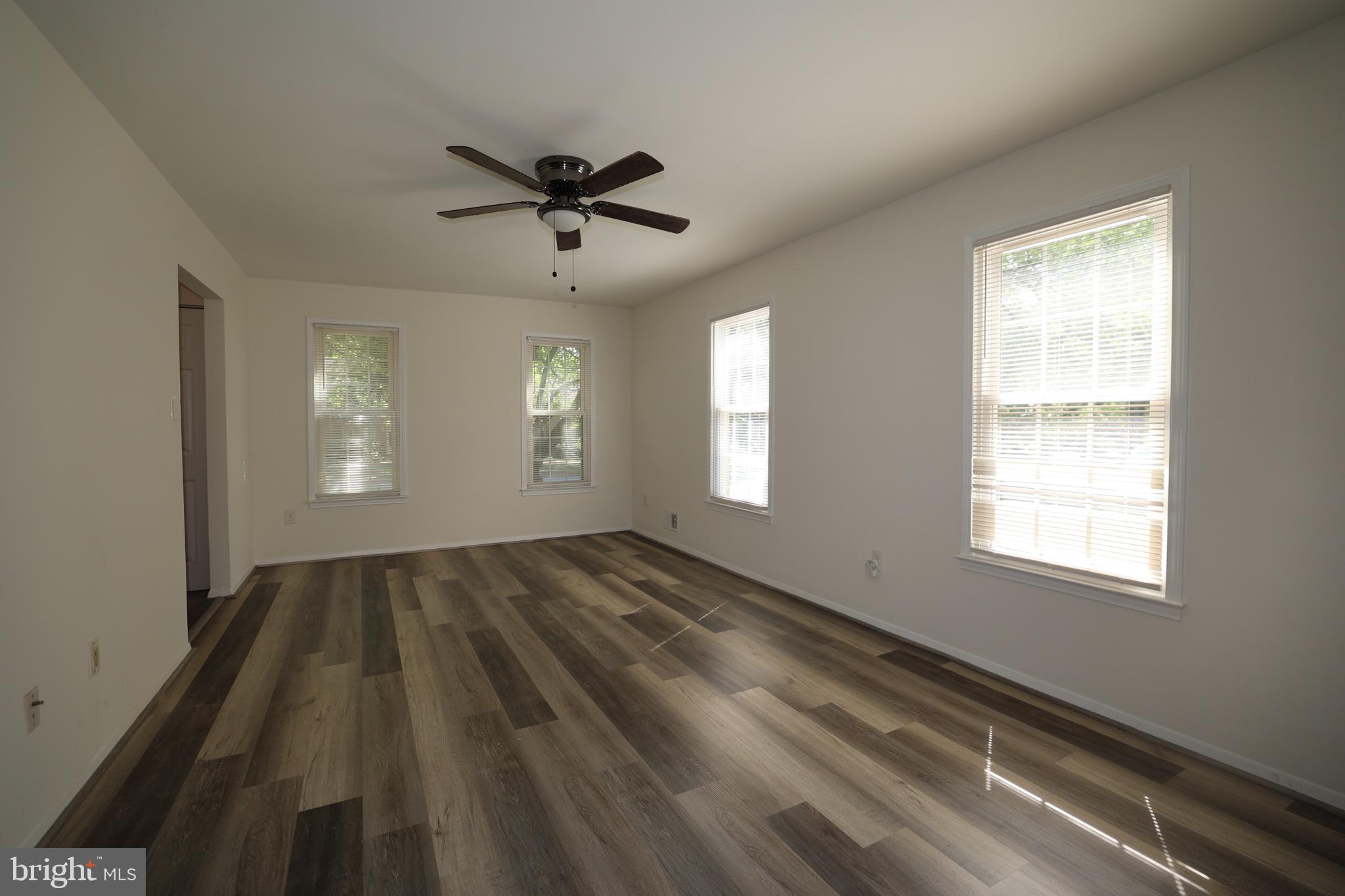 2400 Ansdel Court Reston, VA 20191 - Photo 5 of 19 Bright and airy living space awaits.