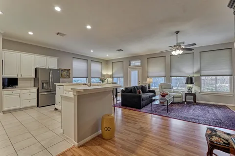 $375,000 | 59 West Bellmeade Place, The Woodlands, TX 77382